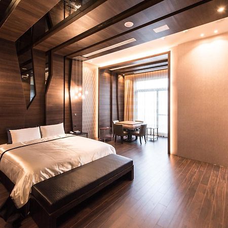 Voga Motel Taichung Extérieur photo