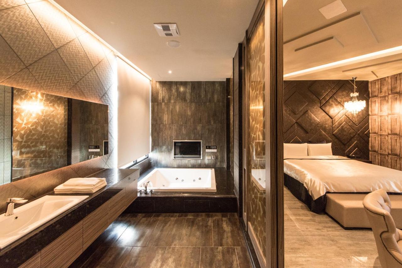 Voga Motel Taichung Extérieur photo