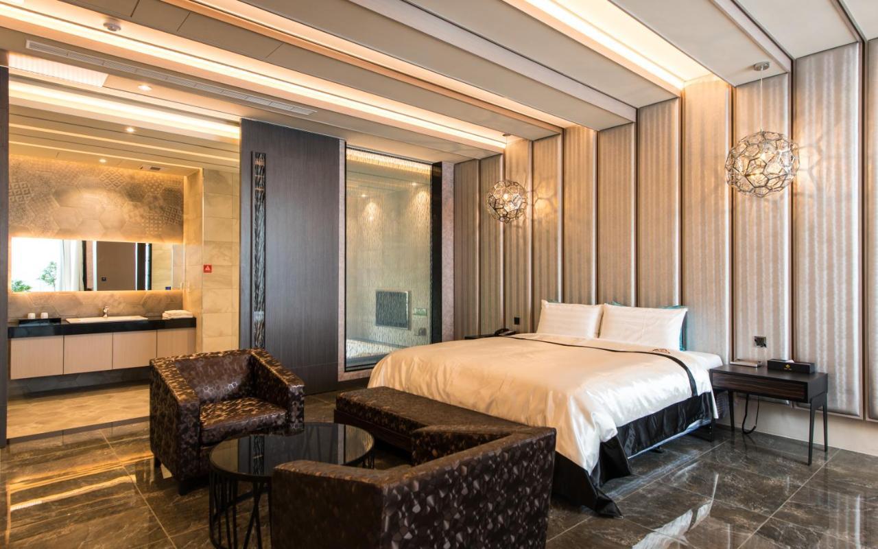 Voga Motel Taichung Extérieur photo