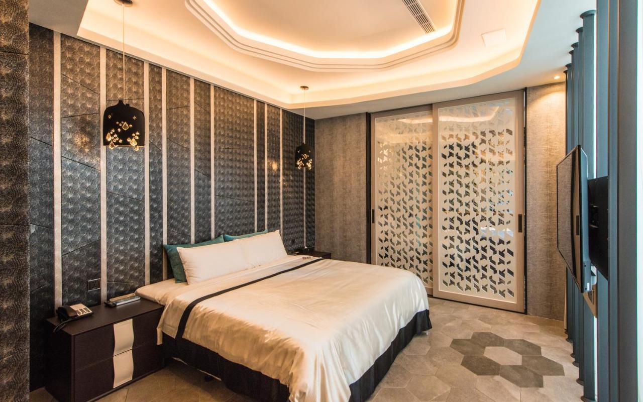 Voga Motel Taichung Extérieur photo