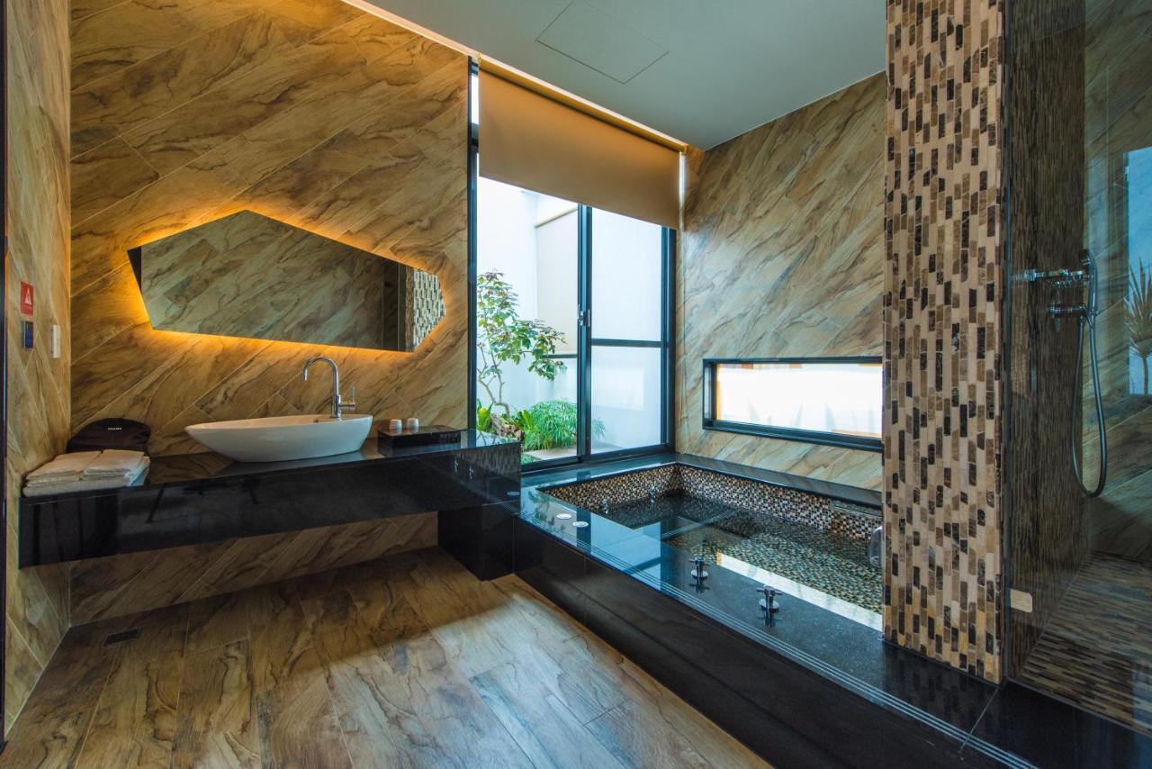 Voga Motel Taichung Extérieur photo