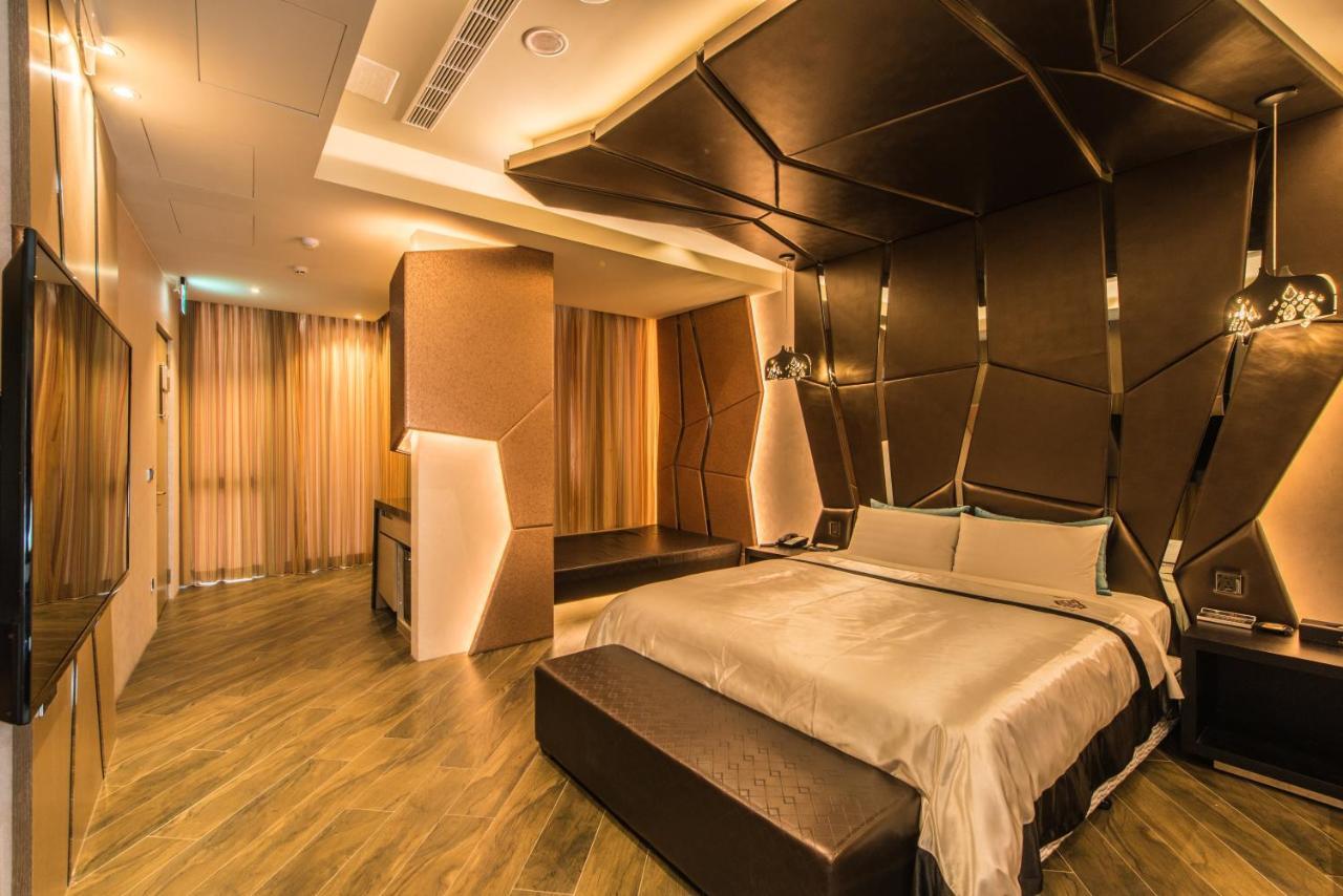 Voga Motel Taichung Extérieur photo