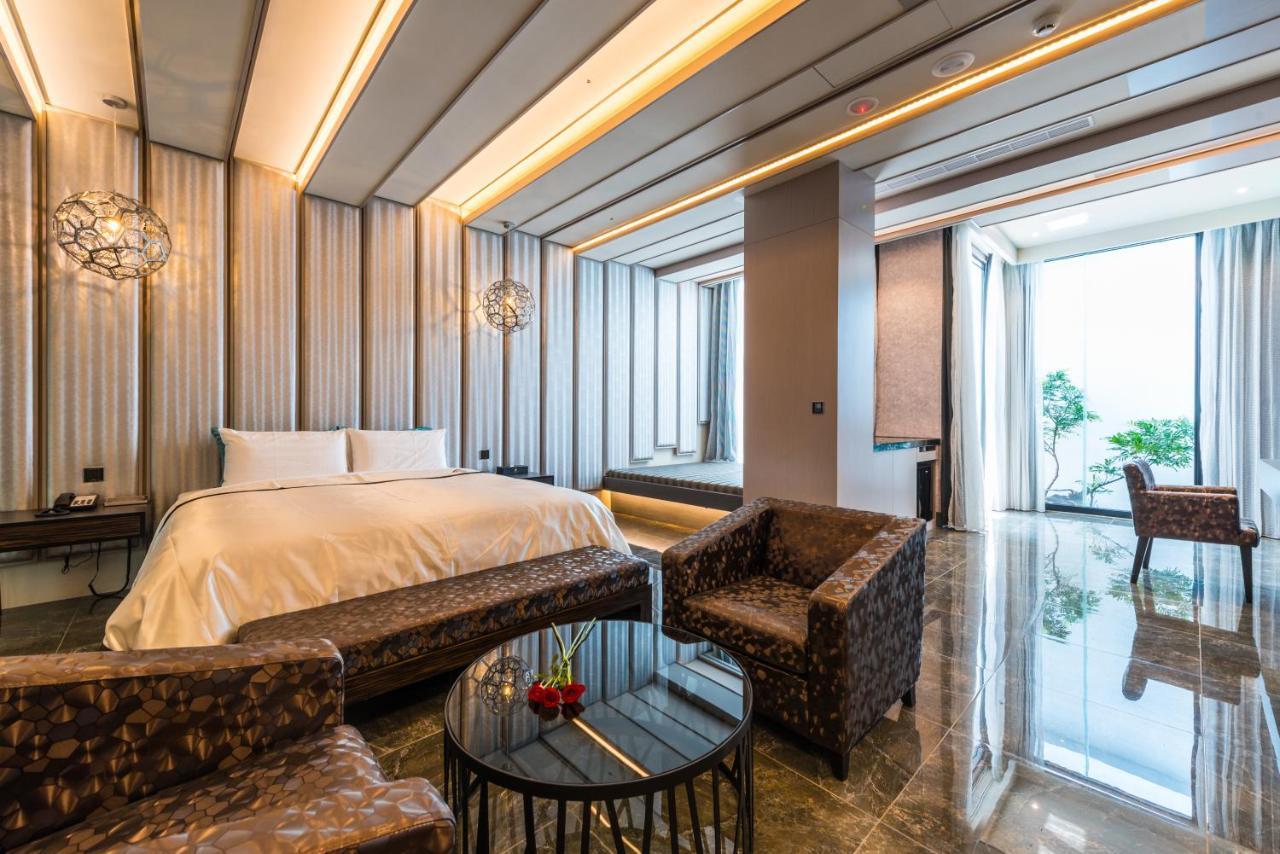 Voga Motel Taichung Extérieur photo