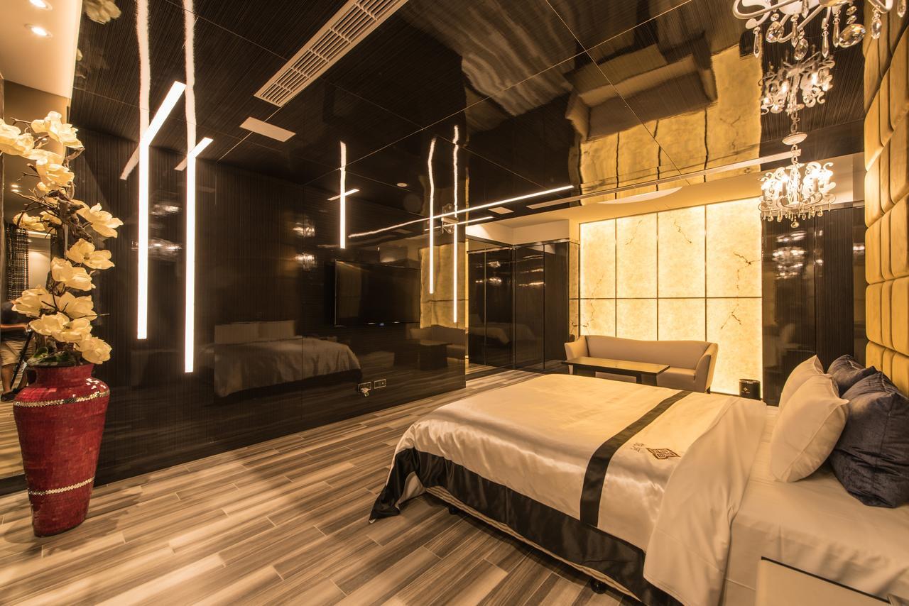 Voga Motel Taichung Extérieur photo