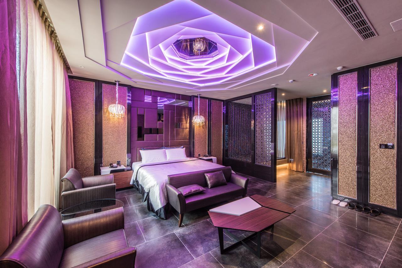 Voga Motel Taichung Extérieur photo
