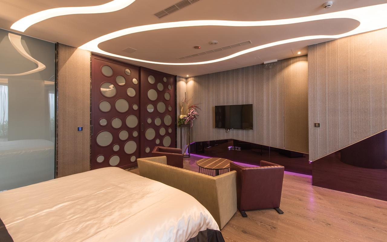 Voga Motel Taichung Extérieur photo