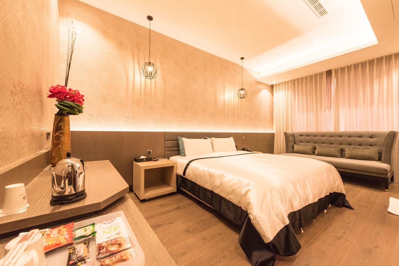 Voga Motel Taichung Extérieur photo