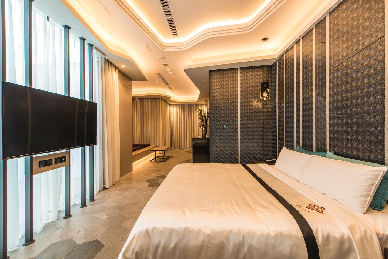Voga Motel Taichung Extérieur photo