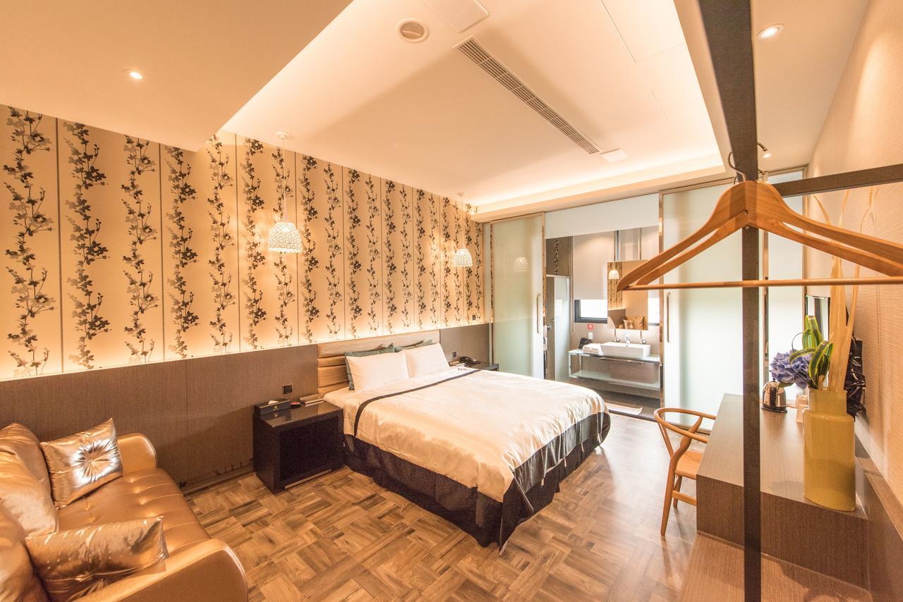 Voga Motel Taichung Extérieur photo