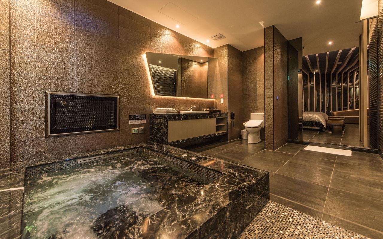 Voga Motel Taichung Extérieur photo