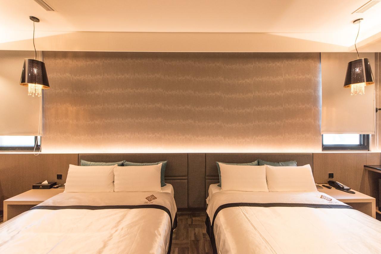 Voga Motel Taichung Extérieur photo