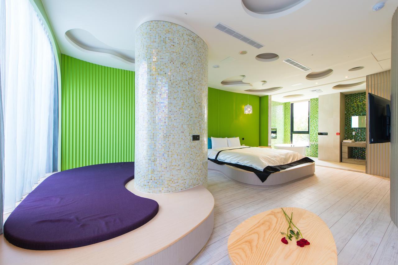 Voga Motel Taichung Extérieur photo