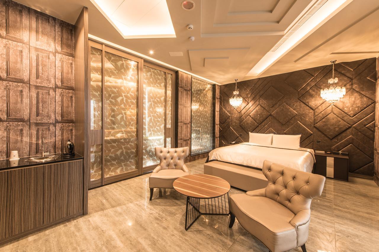 Voga Motel Taichung Extérieur photo