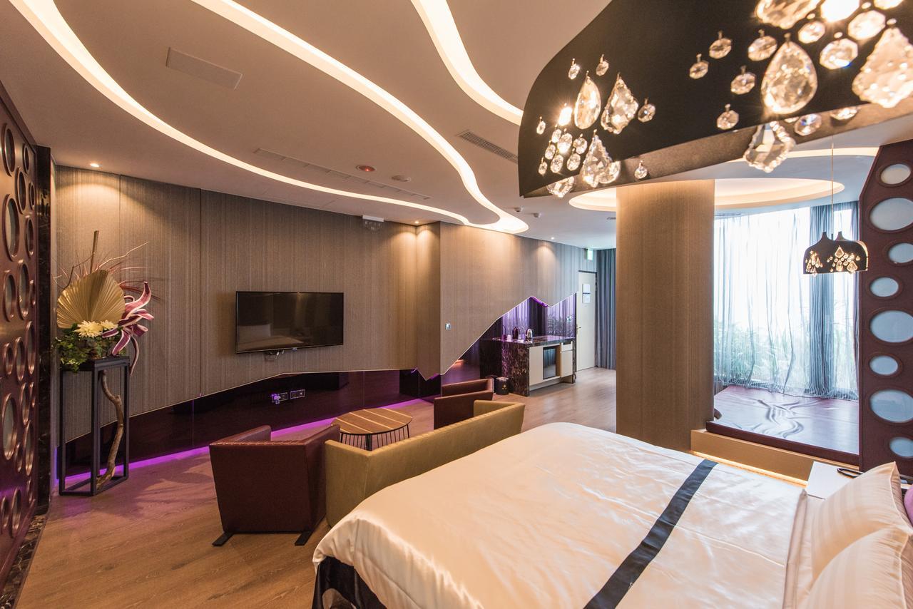 Voga Motel Taichung Extérieur photo