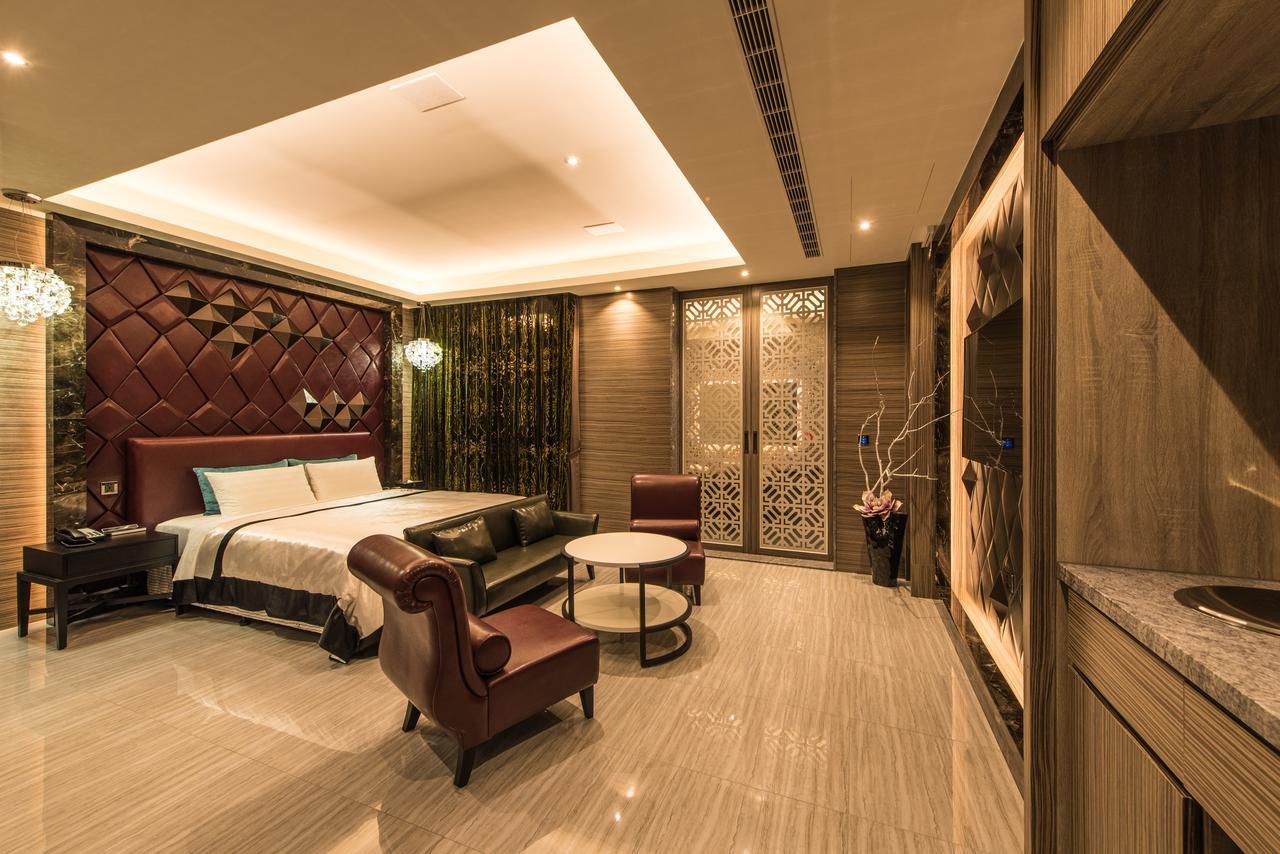 Voga Motel Taichung Extérieur photo