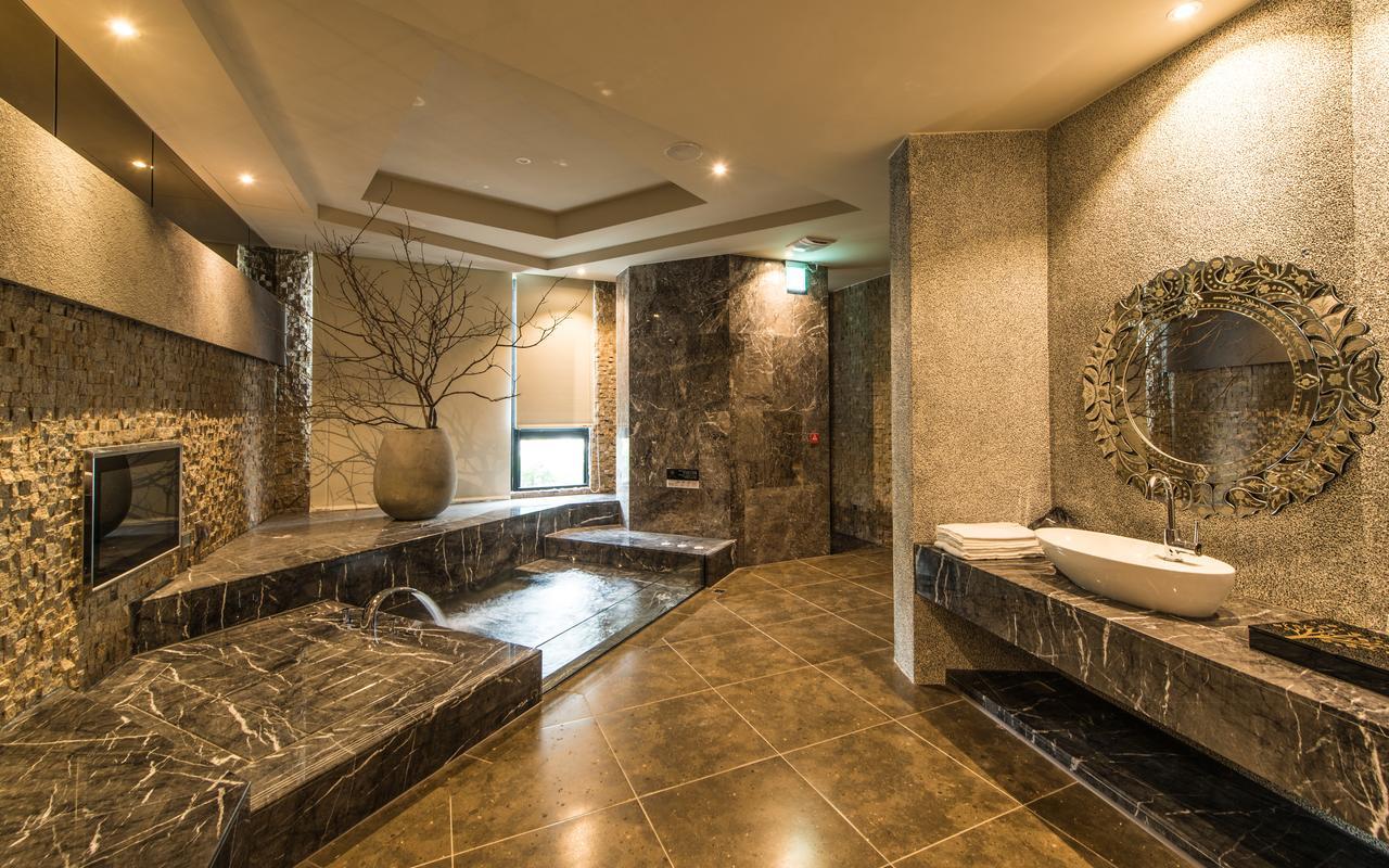 Voga Motel Taichung Extérieur photo