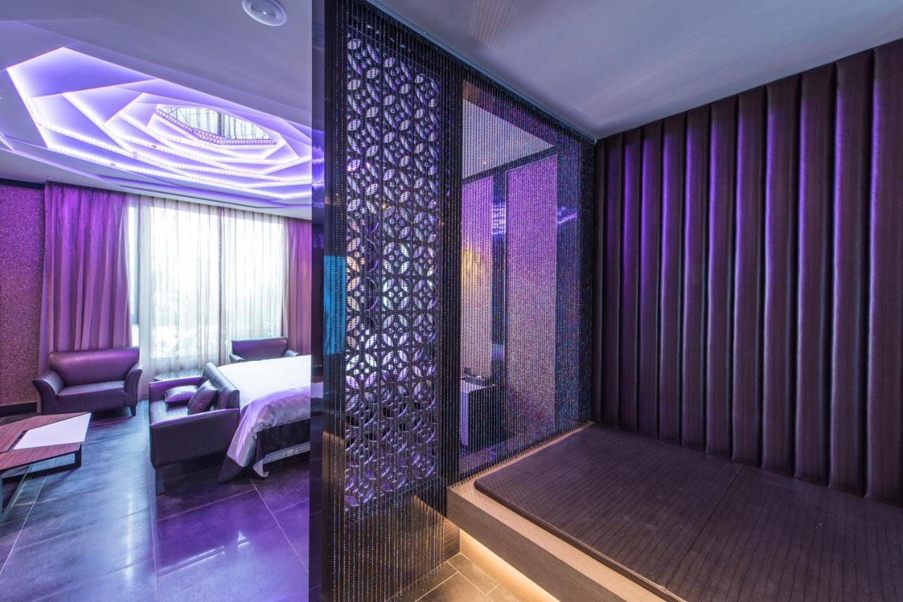 Voga Motel Taichung Extérieur photo