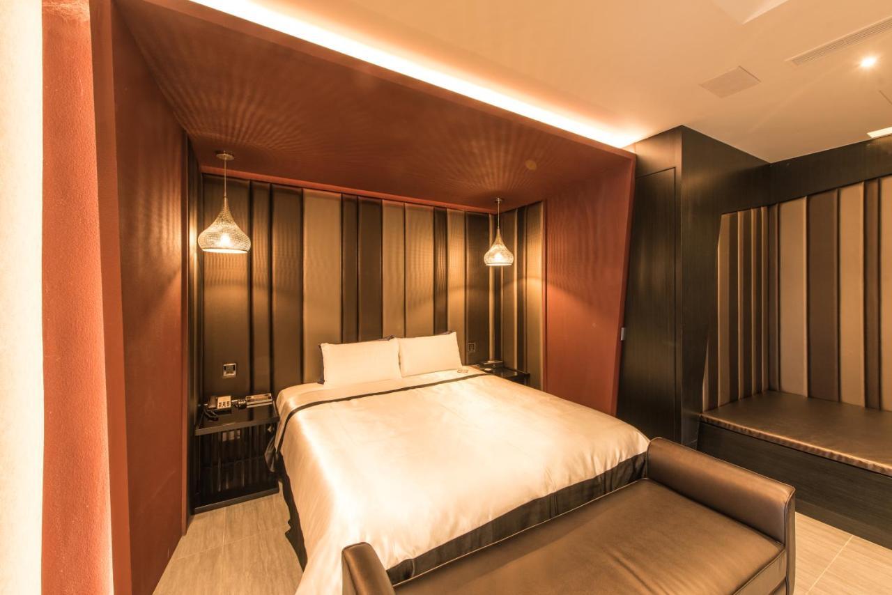 Voga Motel Taichung Extérieur photo