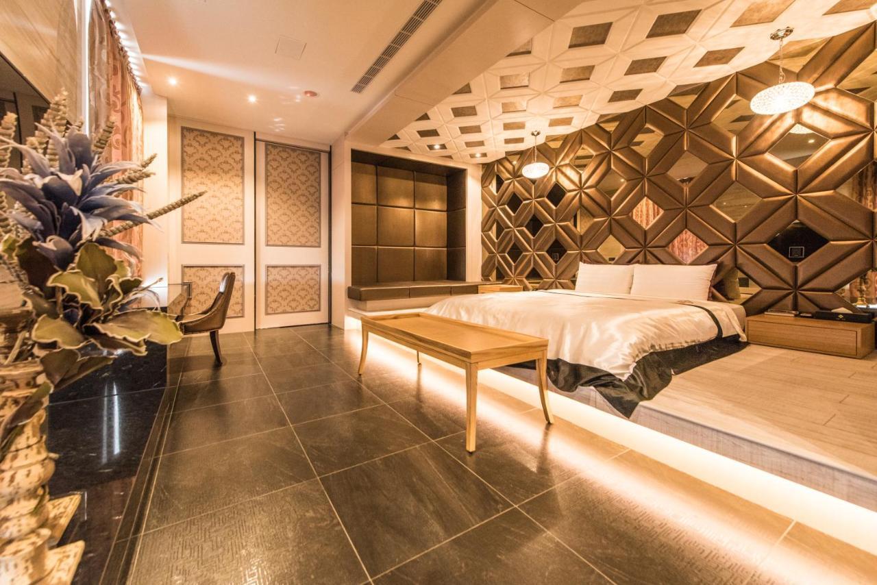 Voga Motel Taichung Extérieur photo